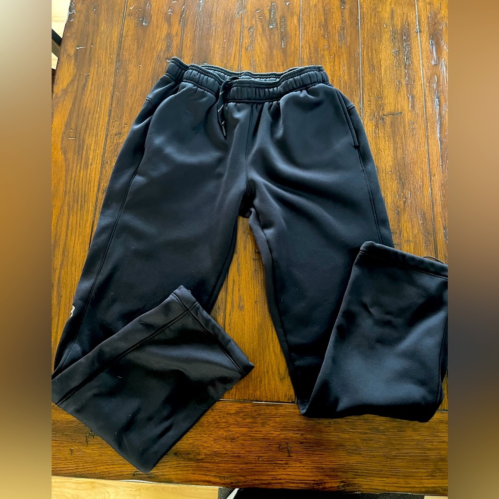 Under Armour heavy weight sweats Cologear size medium.